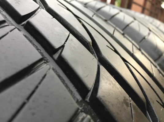 ยาง Falken 265 60 18 ปลายปี15 ดอกเต็ม เนื้อนิ่มๆ ใช้ยาว ราคาไม่แพง