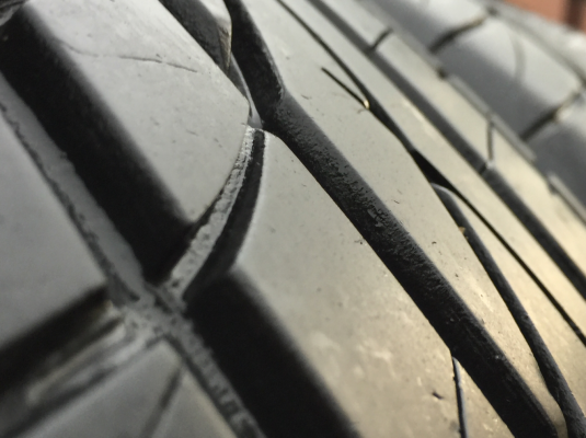 ยาง Falken 265 60 18 ปลายปี15 ดอกเต็ม เนื้อนิ่มๆ ใช้ยาว ราคาไม่แพง