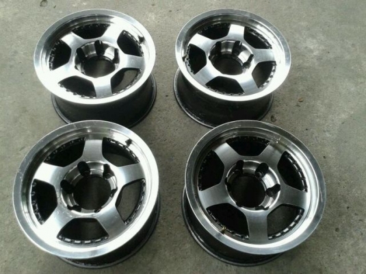 ขอบ15นิ้ว6รู ชุดนี้ ราคา 4700 บาท