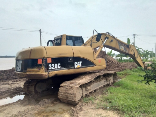 ขายด่วน แม็คโคร CAT 320C สภาพสวนพร้อมใช้งาน เครื่องปั้มดี ไฟฟ้าครบ เอวแน่น ช่วงล่างสวย รถพร้อมใช้งาน เอกสารเล่มทะเบียน สนใจโทรสอบถาม 093-0764943  088-3223272 k ตั้ม