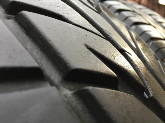 ยาง Falken 265 60 18 ปลายปี13 ดอกเต็ม ใช้ยาว ราคาไม่แพง