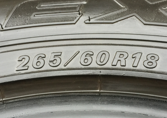 ยาง Falken 265 60 18 ปลายปี13 ดอกเต็ม ใช้ยาว ราคาไม่แพง