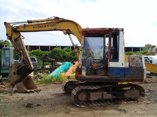 ขายด่วน แม็คโคร KOMATSU PC60-5 สภาพสวยพร้อมใช้งาน มีหัวแย็ก พร้อมบุ๋งกี้ เครื่องปั้มดีเยี่ยม โซ่ช่วงล่างสวย เอกสารสัญญาซื้อขาย สนใจโทรสอบถาม 093-0764943  088-3223272 k ตั้ม