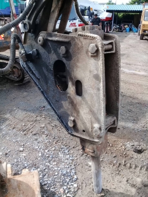 ขายด่วน แม็คโคร KOMATSU PC60-5 สภาพสวยพร้อมใช้งาน มีหัวแย็ก พร้อมบุ๋งกี้ เครื่องปั้มดีเยี่ยม โซ่ช่วงล่างสวย เอกสารสัญญาซื้อขาย สนใจโทรสอบถาม 093-0764943  088-3223272 k ตั้ม