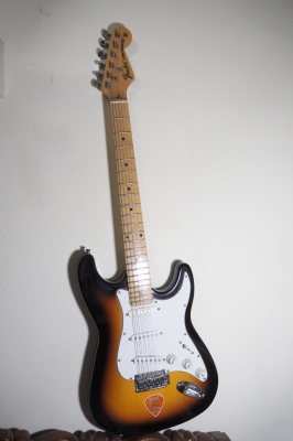 กีต้าร์ Fender จีน