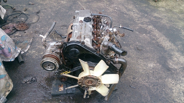 ขายเครื่องยนต์โตโยต้า 2L ดีเซล