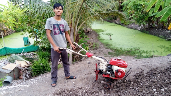 พรวนดินตั๊กแตก ไอซากิ