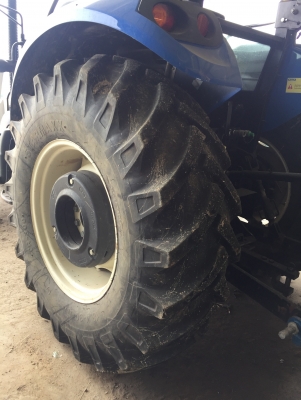 ขายครับ รถไถnew holland รถออกห้าง เล่มพร้อม