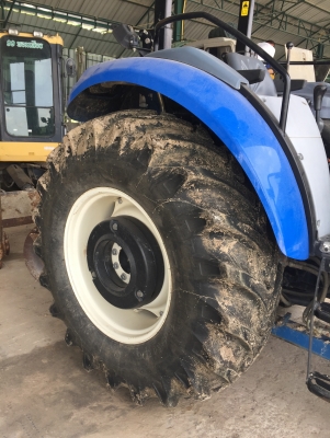 ขายครับ รถไถnew holland รถออกห้าง เล่มพร้อม