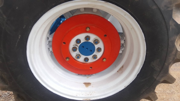 ขาย ford 6610 อุปกรณ์ 2 ชิ้น ใบดันหน้า ผานหลัง