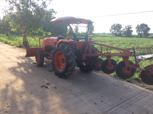 ขาย Kubota L4708 อุปกรณ์2ชิ้น ใบดันหน้า ผานหลัง