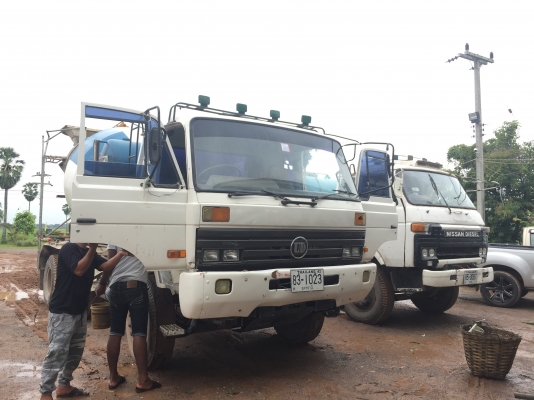 ขายรถบรรทุก  10ล้อ โม่ปูน 2 เพลา 2 คัน 1050000 บาท