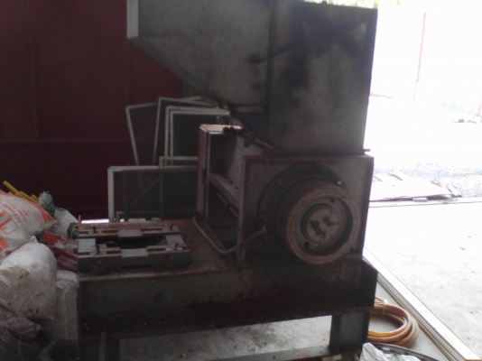 เครื่องบดพลาสติก (เครื่องย่อยพลาสติก)