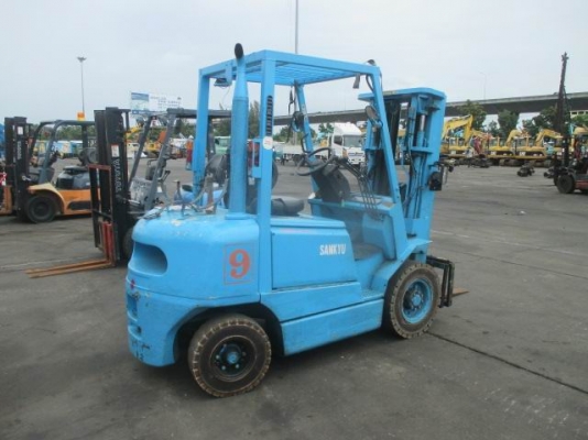 ขายรถยก2.5ตันเสา3ท่อน