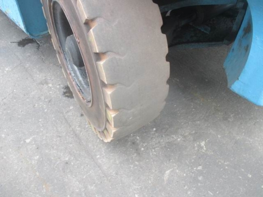 ขายรถยก2.5ตันเสา3ท่อน