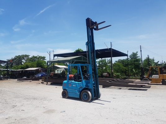 ขายรถยก2.5ตันเสา3ท่อน