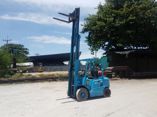 ขายรถยก2.5ตันเสา3ท่อน