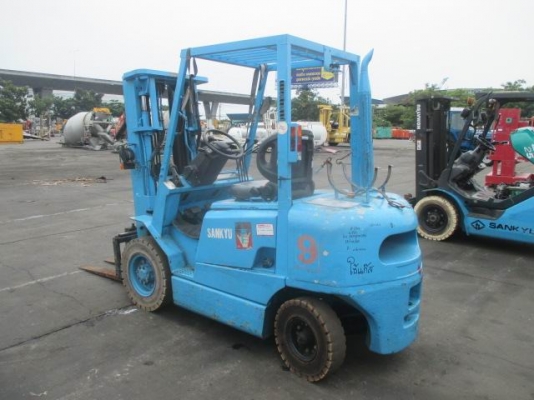 ขายรถยก2.5ตันเสา3ท่อน