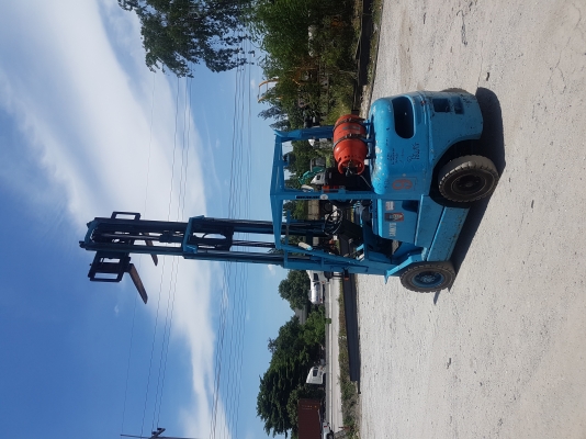 ขายรถยก2.5ตันเสา3ท่อน