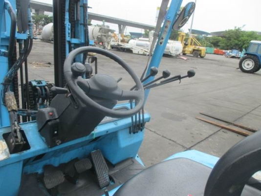 ขายรถยก2.5ตันเสา3ท่อน