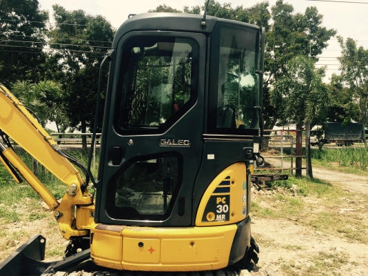 KOMATSU pc30 mr2