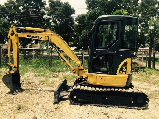 KOMATSU pc30 mr2