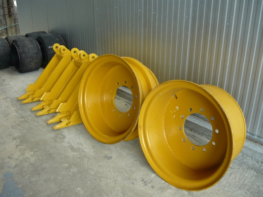 จำหน่ายล้อรถบด แผ่นแทรก กะทะล้อ โซลินอยตัวเดิน รถบด รถปูยาง มีให้เลือกหลายแบบ