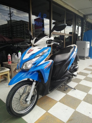 คลิ๊ก 125 ไอ ปี 2555 รุ่น tune up สีน้ำเงินขาว รถสวยกริ๊ง ขับดีจริง