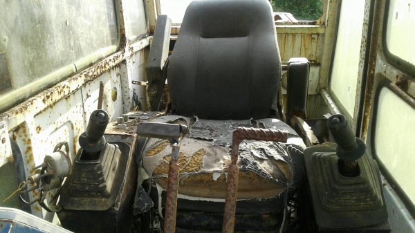 รถขุดDAEWOO DN220LC..รถใช้งานได้ปกติแล้วจอดไว้ ไมมีคนขับ เอกสารซื้อขาย