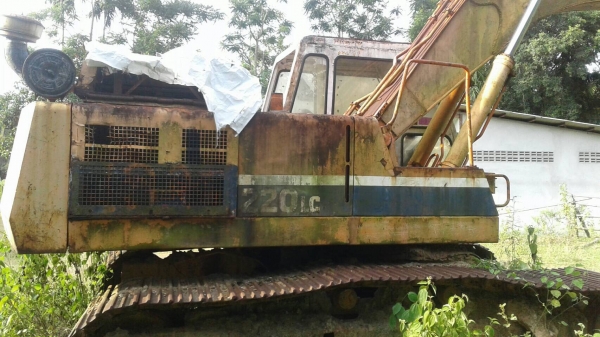 รถขุดDAEWOO DN220LC..รถใช้งานได้ปกติแล้วจอดไว้ ไมมีคนขับ เอกสารซื้อขาย รถขุดDAEWOO DN220LC..รถใช้งานได้ปกติแล้วจอดไว้ ไมมีคนขับ เอกสารซื้อขาย