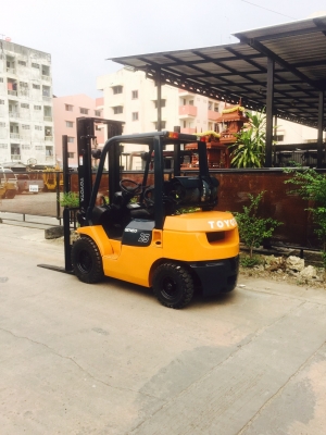 ขายรถยกโฟร์คลิฟท์ยี่ห้อTOYOTA7FG-25  เสาสูง3.5 เมตร