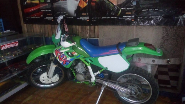 รถจอดโชว์คับ. สายเขียวไม่ควรพลาด ตัวR. นะคับ รถน้อยความแรงพอๆกะkx250คับเพราะเครื่องตัวเดียวกัน สอบถามเพิ่มเติม0654912910. จารลอด รถจอดโชว์คับ. สายเขียวไม่ควรพลาด ตัวR. นะคับ รถน้อยความแรงพอๆกะkx250คับเพราะเครื่องตัวเดียวกัน สอบถามเพิ่มเติม0654912910. จารลอด