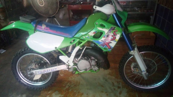 รถจอดโชว์คับ. สายเขียวไม่ควรพลาด ตัวR. นะคับ รถน้อยความแรงพอๆกะkx250คับเพราะเครื่องตัวเดียวกัน สอบถามเพิ่มเติม0654912910. จารลอด รถจอดโชว์คับ. สายเขียวไม่ควรพลาด ตัวR. นะคับ รถน้อยความแรงพอๆกะkx250คับเพราะเครื่องตัวเดียวกัน สอบถามเพิ่มเติม0654912910. จารลอด