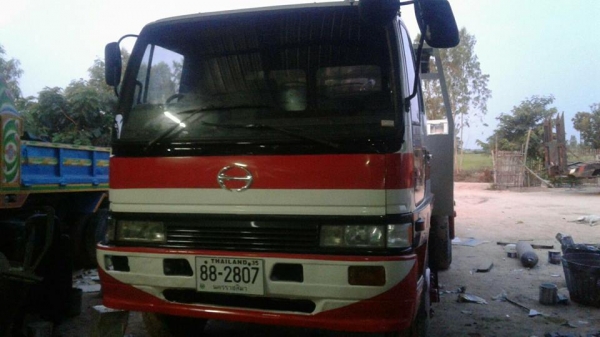 ขาย10ล้อ2เพลา HINO HO7C185 หางไฮโดรลิกซ์ ขึ้นรถเกี่ยวข้าว ทะเบียนครบ ติดต่อ080-7964423 085-7698049 เ