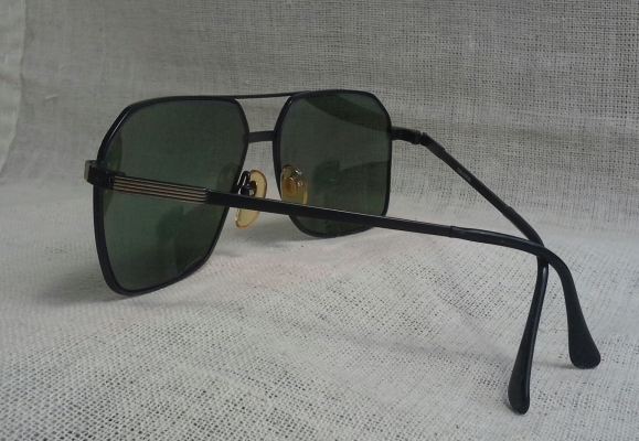 แว่นตาอเมริกันแฮนด์เมด ยุค &#039;80s  &#039;ราชสีห์ดำ - นักบิน&#039;  โมเดล &#039;นักบิน&#039; สุดเท่  Vintage ROCHESTER handmade in USA  บิ๊กไซซ์!  หล่อใหญ่!