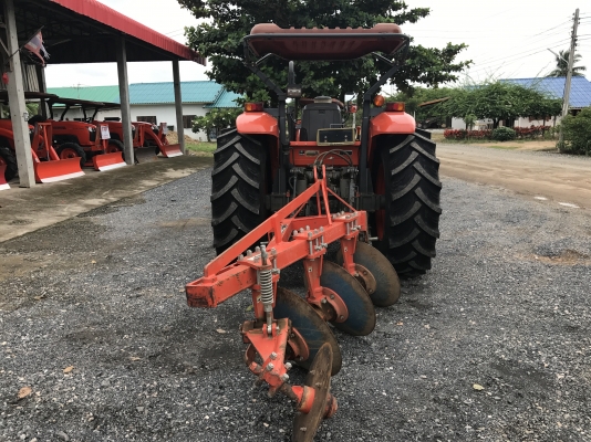 ขายรถไถคูโบต้า M8540 ใช้งาน 714 ชม. รถใช้ในไร่ เดิมทุกจุด เครื่องสมบูรณ์100\% จดทะเบียนปี 57 พร้อมอุปกรณ์ดันหน้า+ผาน3 ราคา 898,000 บาท สนใจโทร 081-9136451 , 087-8390653  ขอดูรูปเพิ่มเติม Line:bow6451 ค่ะ เล่มพร้อมโอน  ราคาจัดส่งฟรี ค่ะ