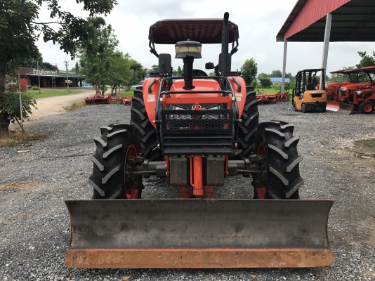 ขายรถไถคูโบต้า M8540 ใช้งาน 714 ชม. รถใช้ในไร่ เดิมทุกจุด เครื่องสมบูรณ์100\% จดทะเบียนปี 57 พร้อมอุปกรณ์ดันหน้า+ผาน3 ราคา 898,000 บาท สนใจโทร 081-9136451 , 087-8390653  ขอดูรูปเพิ่มเติม Line:bow6451 ค่ะ เล่มพร้อมโอน  ราคาจัดส่งฟรี ค่ะ