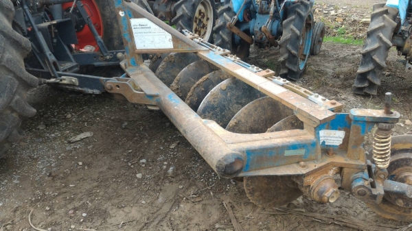 ขายรถไถ KUBOTA M8540 พร้อมดันหน้าและผาน7 สภาพสวยๆเดิมๆ เครื่องดี เกียร์ดี ไฮดี  ราคา 650,000 ราคาต่อรองได้ สนใจโทรคุยกันก่อนได้ครับ มีรถขนส่งบริการทั่วไทย ร้านสามย่านแทรคเตอร์ อ.แกลง จ.ระยอง โทร 0818618678 ,0899347475 id line=0818618678 id line=0917315475