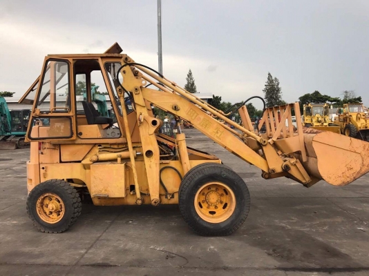 รถตัก ยี่ห้อ komatsu SD25-2