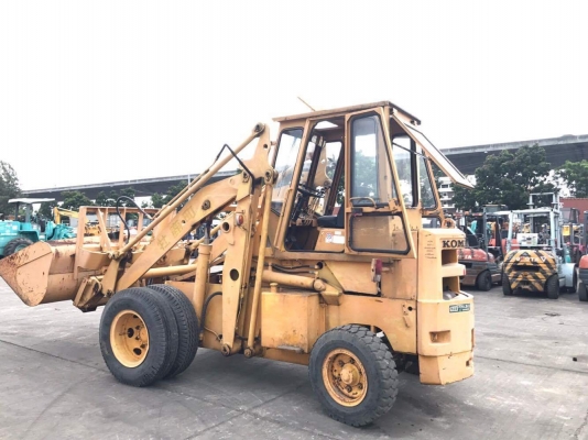 รถตัก ยี่ห้อ komatsu SD25-2