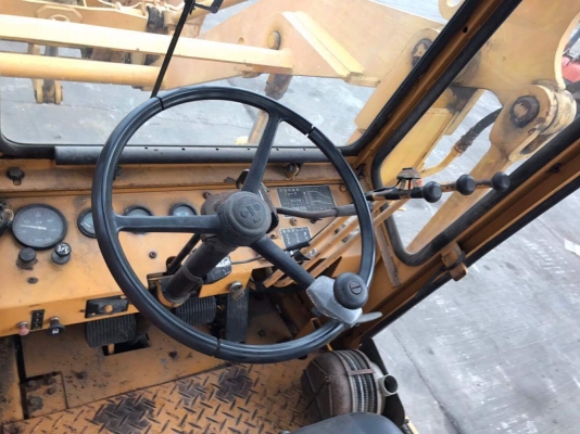 รถตัก ยี่ห้อ komatsu SD25-2