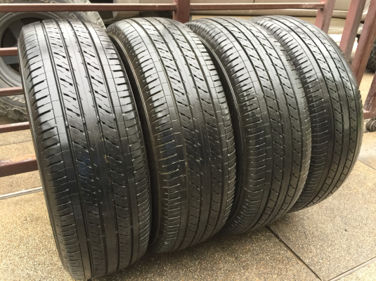 ยาง Dunlop 215 65 16 กลางปี16 ดอกเต็ม ไม่มีปะ ใช้ยาว ราคาไม่แพง