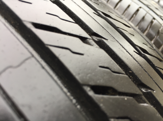 ยาง Dunlop 215 65 16 กลางปี16 ดอกเต็ม ไม่มีปะ ใช้ยาว ราคาไม่แพง