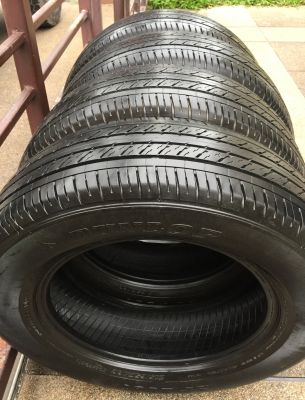 ยาง Dunlop 215 65 16 กลางปี16 ดอกเต็ม ไม่มีปะ ใช้ยาว ราคาไม่แพง