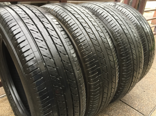 ยาง Dunlop 215 65 16 กลางปี16 ดอกเต็ม ไม่มีปะ ใช้ยาว ราคาไม่แพง