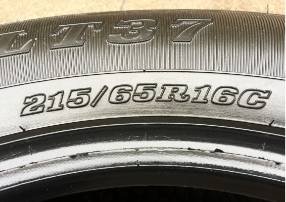 ยาง Dunlop 215 65 16 กลางปี16 ดอกเต็ม ไม่มีปะ ใช้ยาว ราคาไม่แพง