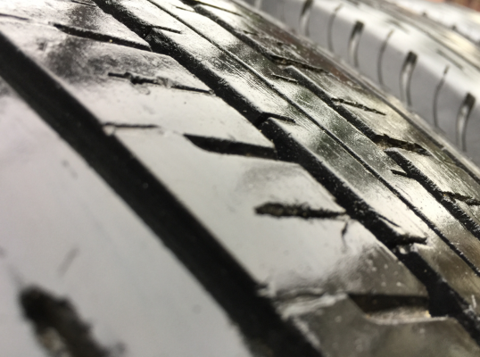 ยาง Bridgestone 215 70 16 ปี15 ดอกเต็ม ใช้ยาว ราคาไม่แพง