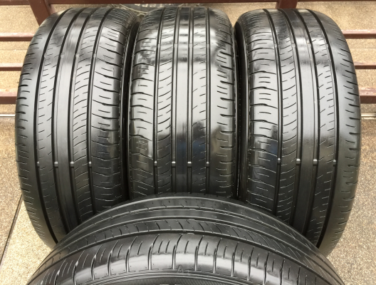 ยาง Dunlop 215 55 17 ปี16 ดอกเต็ม ไม่มีปะ ใช้ยาว ราคาไม่แพง