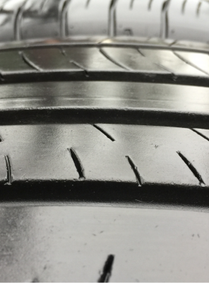 ยาง Dunlop 215 55 17 ปี16 ดอกเต็ม ไม่มีปะ ใช้ยาว ราคาไม่แพง