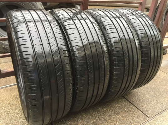 ยาง Dunlop 215 55 17 ปี16 ดอกเต็ม ไม่มีปะ ใช้ยาว ราคาไม่แพง